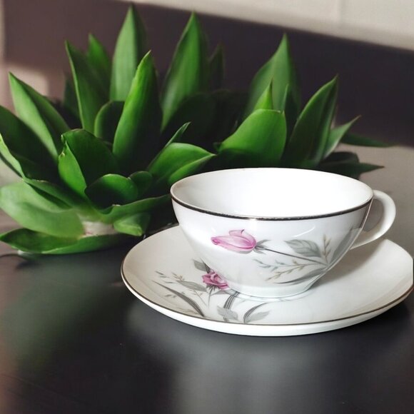 Windsor Rose Fine China of Japan Cup & Saucer Set - 1950's - Priced per Set - Picture 1 of 8